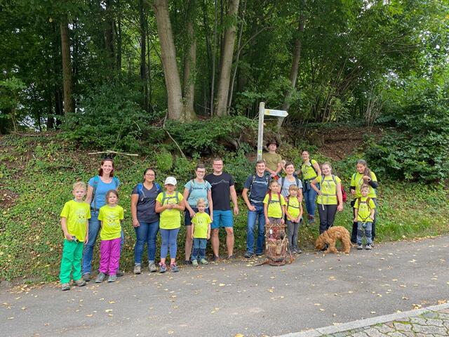 Gemeinsam die Natur und den Wald erforschen und entdecken | Foto: PWV
