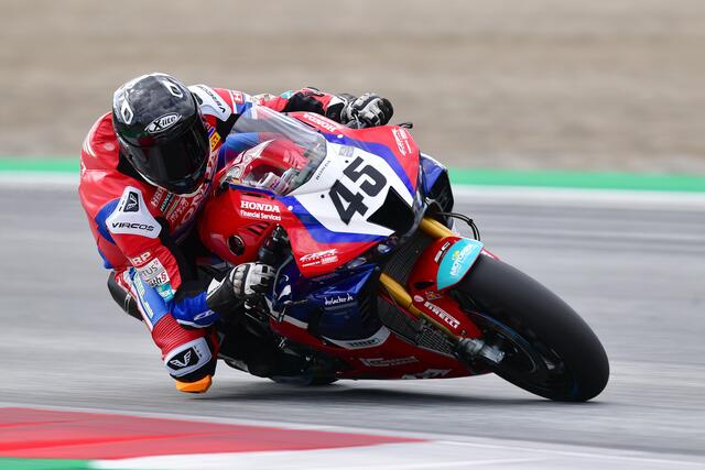 Heimrennen für Jan Bühn aus Kronau auf der Holzhauer-Honda in der Superbike-Klasse (Foto ThorsHten Horn)