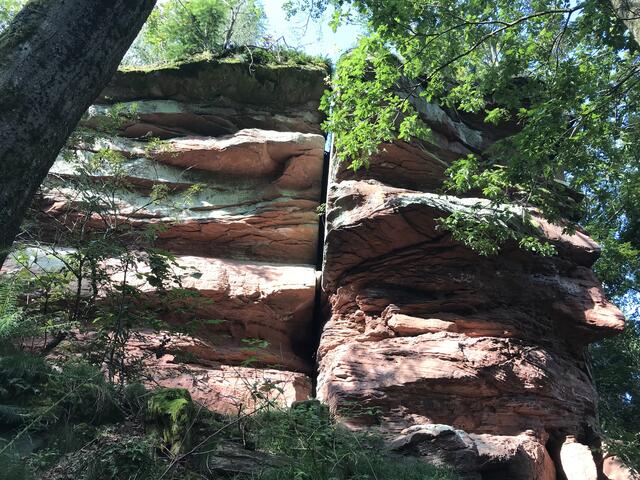 Beeindruckende Felsformation kurz vor dem Rehbergturm | Foto: B. Bender