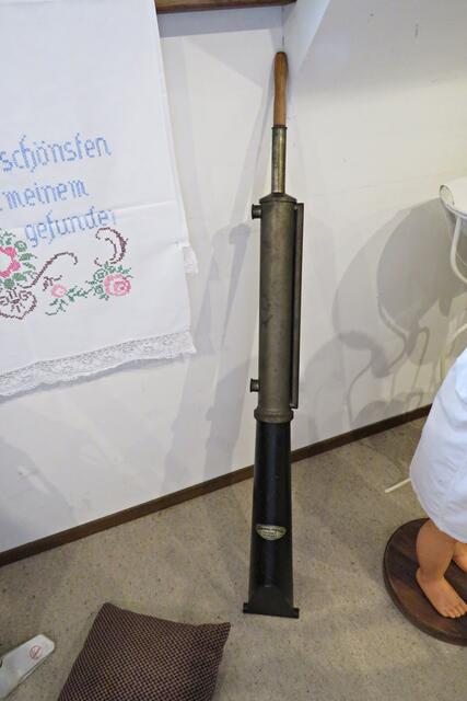 Der Unterdruckstaubsauger, der ziemlich schwer ist | Foto: Brigitte Melder