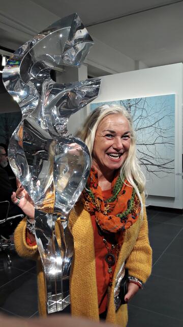 Sabine Wick-Schilling mag die Skulptur | Foto: Brigitte Melder