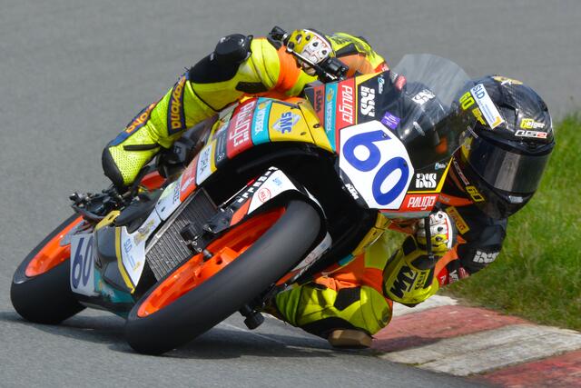 KTM-Pilot Dirk Geiger (Mannheim) wurde mit vier Saisonsiegen Vierter in der Supersport 300-IDM Klasse (Foto Hermann Rüger)