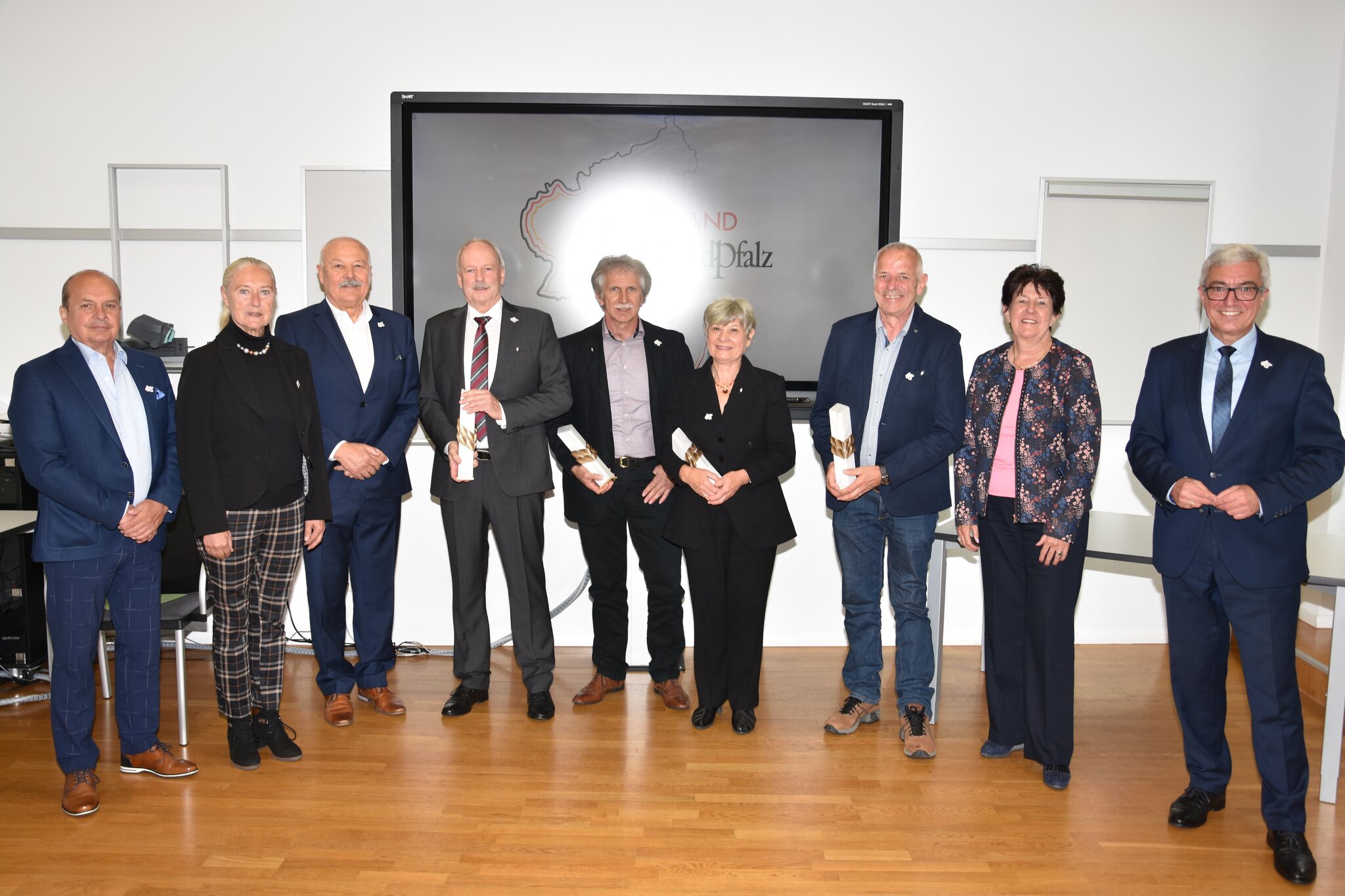 minister-lewentz-w-rdigt-herausragende-verdienste-im-sport-sport