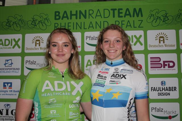 Katharina Albers (links) und Alessa-Catriona Pröpster (Foto Michael Sonnick)