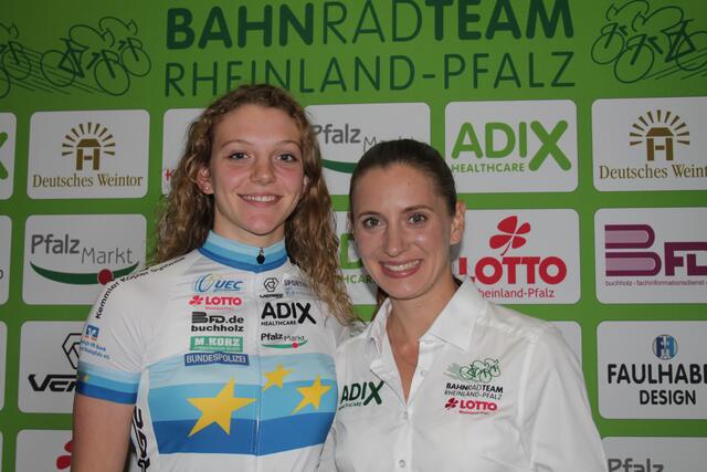 Alessa-Catriona Pröpster mit Olympiasiegerin Miriam Welte (Foto Michael Sonnick)