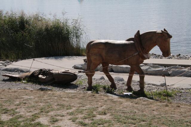 Erinnerung an vergangene Tage am See: Holzskulptur am Uferpark | Foto: Franz Walter Mappes