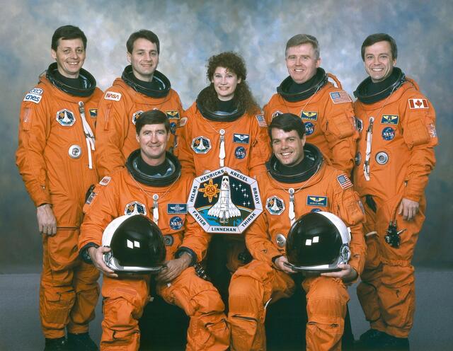 Die Crew der Mission STS-78; ganz links: Jean-Jacques Favier, der als Nutzlastspezialist mitflog | Foto: CNES