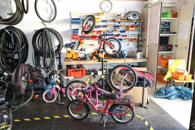 Hier werden alte Fahrräder auf Vordermann gebracht und an Bedürftige verschenkt | Foto: Heike Schwitalla