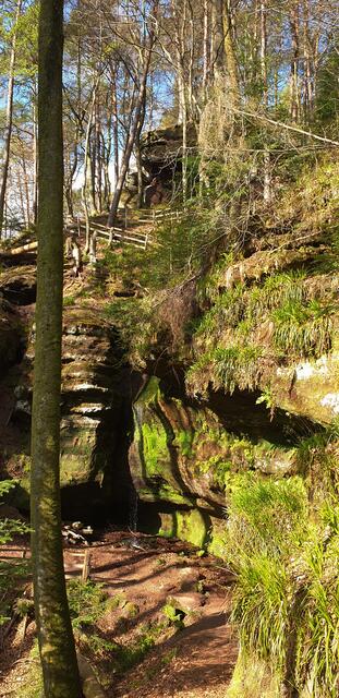 Der mächtige Teufelsfels gibt dem Teufelspfad seinen Namen | Foto: Jens Vollmer