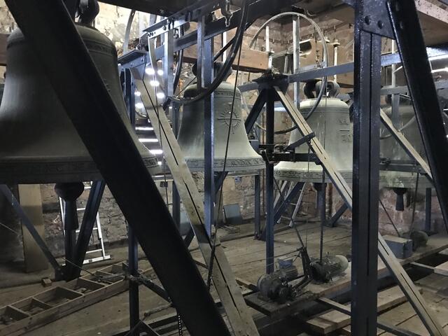 Die Glocken hielten in den 50er Jahren Einzug in den Kirchturm | Foto: B. Bender