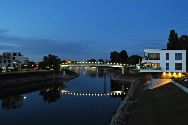 Blick zur Schneckennudelbrücke bei Blauer Stunde | Foto: Brigitte Melder