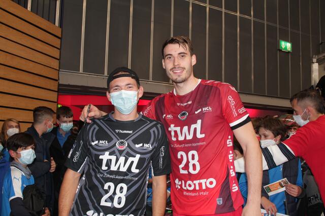 Hendrik Wagner (rechts) mit einem Hendrik Wagner-Fan (Foto Michael Sonnick)