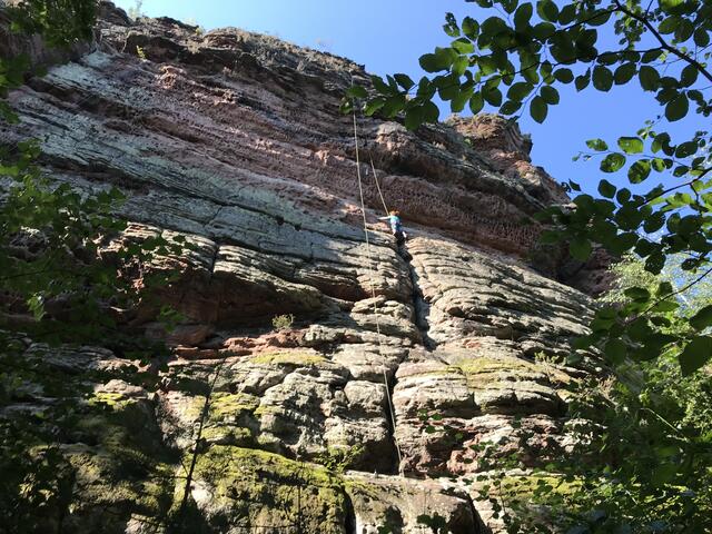 Das Felsmassiv ist beliebt bei Kletterern | Foto: B. Bender