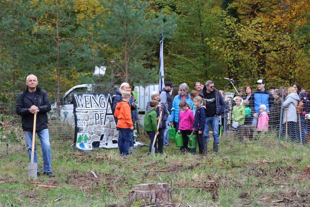 Die Weingartener Baumpaten können es kaum erwarten | Foto: Heike Schwitalla