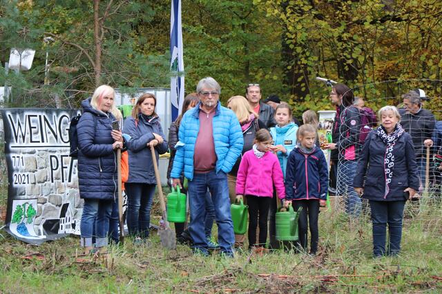 Die Weingartener Baumpaten können es kaum erwarten | Foto: Heike Schwitalla