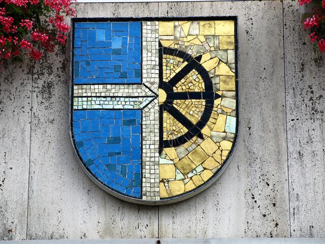 Wappen an der Rathausfassade