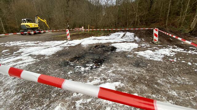 Es ist Nacht an einer menschenleeren Straße mitten im Pfälzer Wald. Ein Vater zündet das Auto an, in dem er mit seinen kleinen Kindern sitzt. Alle Insassen sterben. Nach dem Familiendrama an einem Waldparkplatz war Kim Rileit zufällig in der Nähe, hier ein Foto des Tatorts in der Nähe von Bad Dürkheim | Foto: Kim Rileit