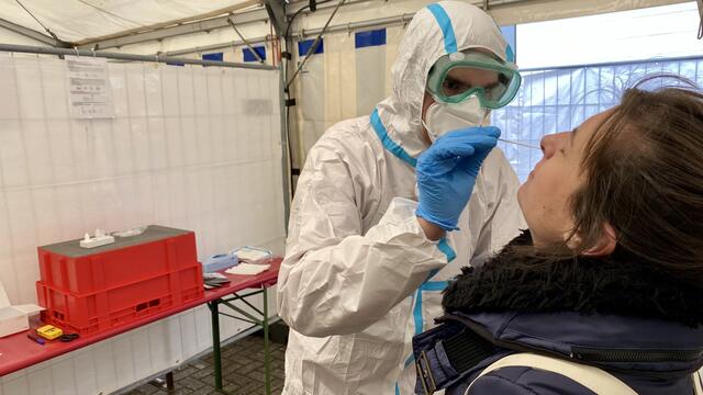 Wir versuchten, den Lesern die Angst zu nehmen. Deshalb begleiteten wir die Die Corona-Schnelltests in Ludwigshafen | Foto: Kim Rileit