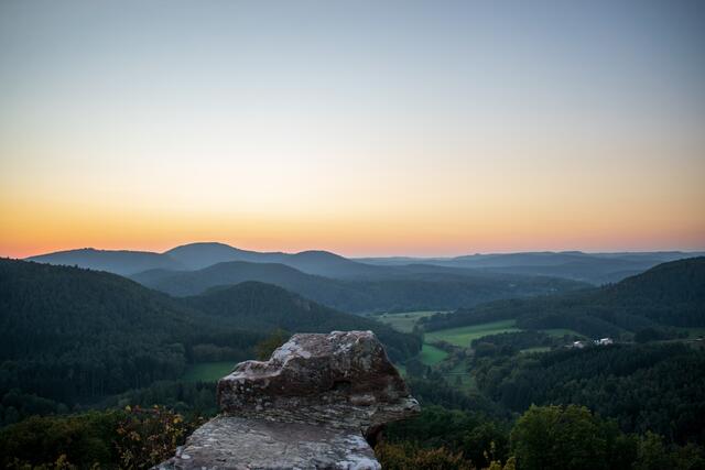 Burg Drachenfels bei Sonnenuntergang