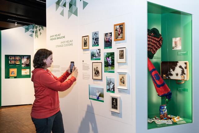 Einblick in die Ausstellung "Arbeit & Migration. Geschichten von hier".