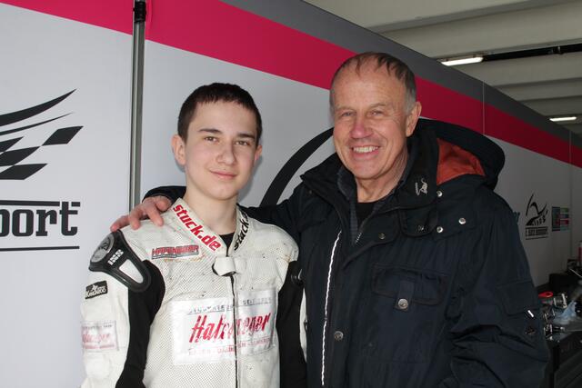 Luca Hafeneger mit seinem Vater Dirk (Foto Michael Sonnick)