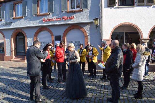 Prinzenpaar mit Narrenschar | Foto: B. Bender