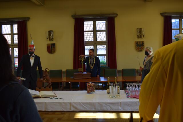 Stadtbürgermeister Benjamin Seyfried hält noch am Schlüssel und der Stadtkasse fest | Foto: B. Bender