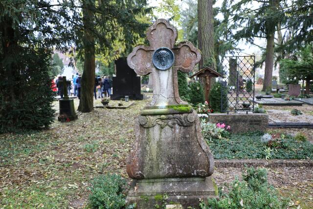 wunderschönes, historisches Grab auf dem Friedhof Germersheim | Foto: Heike Schwitalla