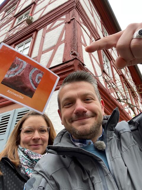 Gefunden! Beweisfoto am Storchentor, einfach war es dieses Mal nicht…  | Foto: Stadt Annweiler