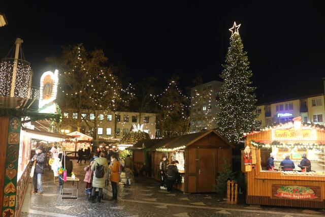 Viel Licht, schönes Ambiente - der Weihnachtsmarkt in Frankenthal | Foto: Gisela Böhmer
