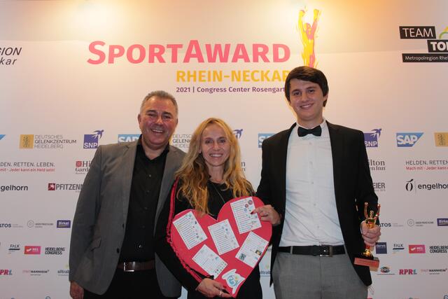Stefan Naumer, Annette Egartner und Julian Völker vom Tennisclub Limburgerhof (Foto Michael Sonnick)