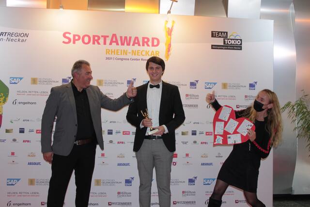 Stefan Naumer, Julian Völker und Annette Egartner vom Tennisclub Limburgerhof (Foto Michael Sonnick)