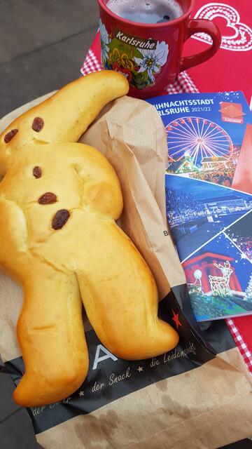 Die Weihnachtsstadt Karlsruhe findet statt, modifiziert, aber dennoch vielfältig. 3 Bereiche gibt's in der Stadt: Lichtweihnacht auf dem Marktplatz, Waldweihnacht dem Friedrichsplatz und die Familienweihnacht bei St. Stephan, dazu die Stadtwerke Eiszeit am Schloss. 
Am Montag, 22. November, geht's los. 
Wir berichten ausführlich in einem Beitrag unter &lt;a href="http://www.wochenblatt-reporter.de/karlsruhe/"&gt;www.wochenblatt-reporter.de/karlsruhe&lt;/a&gt; | Foto: www.jowapress.de