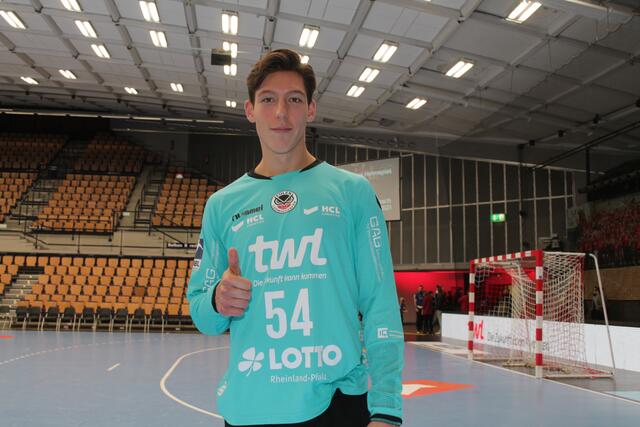 Torwart Leon Hoblaj machte sein erstes Zweitligaspiel für die Eulen Ludwigshafen (Foto Michael Sonnick)