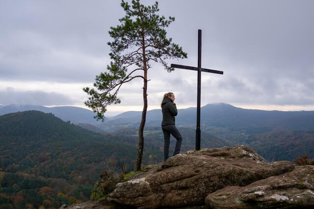 Es muss nicht immer blauer Himmel sein. Wildes Wolkenspiel am Rötzenfels | Foto: Ludwig R. Oppermann