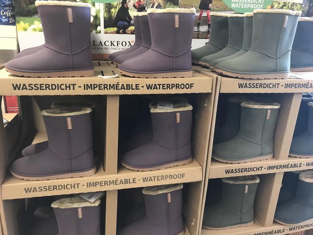 Aktueller Trend und ein "Must-Have" für diesen Winter - Die Kurzschaftstiefel von Blackfox. Sie sehen nicht nur schick aus, sie sind auch praktisch, wasserdicht und für die Damen bis Größe 43 erhältlich.