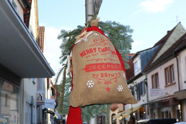 Weihnachtsdeko in der Hauptstraße | Foto: Heike Schwitalla