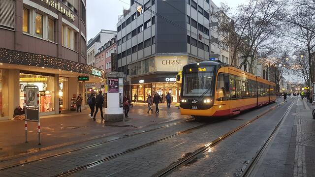 Mehr Platz für Flaneure: Die Mitte der Kaiserstraße wird am Sonntag bahnfrei | Foto: www.jowapress.de