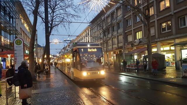 Eine der letzten Bahnen, die durch die Kaiserstraße nach Durlach gefahren ist | Foto: www.jowapress.de