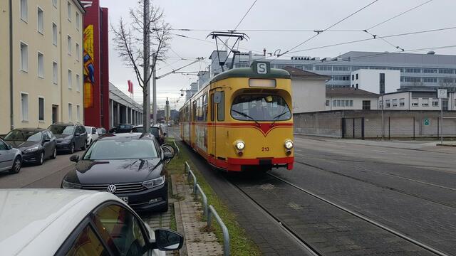 Ausfahrt beim Depot in der Gerwigestraße: Die alten Bahnen machen sich auf die Reise | Foto: www.jowapress.de