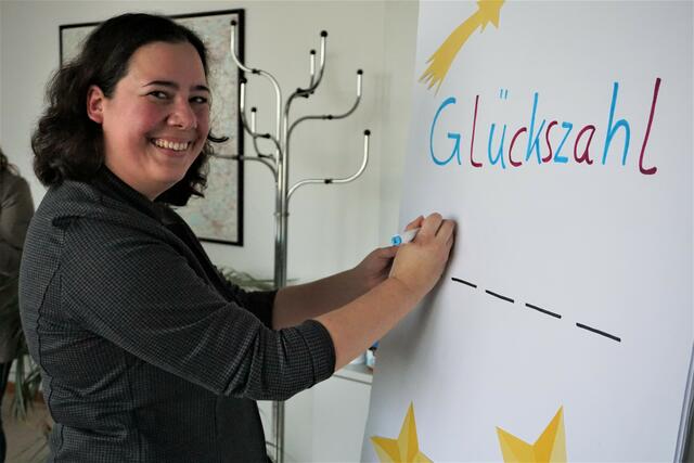 Jessica Bader notiert die fünfstellige Glückzahl | Foto: Markus Pacher