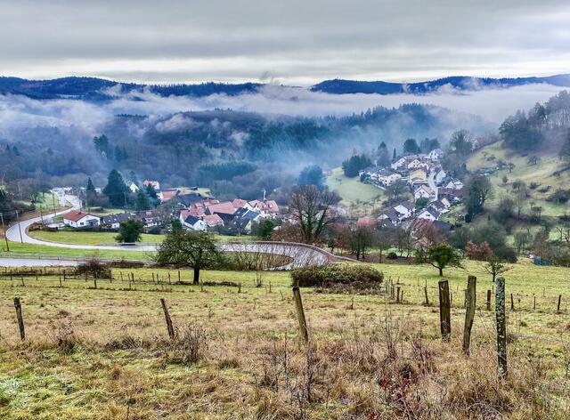 Nebelfetzen über Ursenbach | Foto: Photo Ulrich Mueller