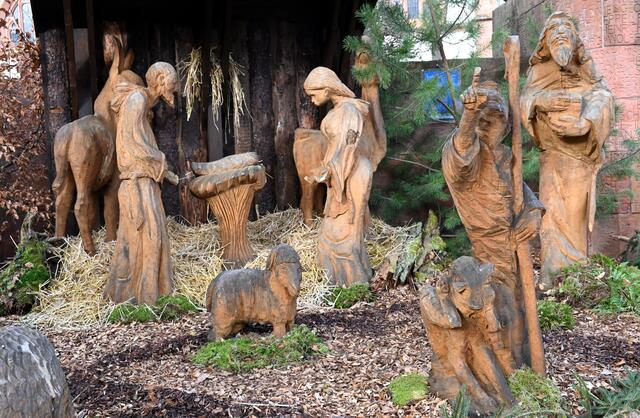 Weihnachtskrippe am Plätzel in Kandel; geschaffen von den 
französischen Kettensägenkünstlern Patrice Lesage und Adrien Menau | Foto: A. Abt