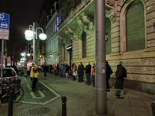 ... und auf der anderen Straßenseite wieder zurück bis zum REM | Foto: BAS