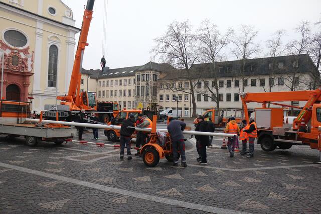 Viele Fahrzeuge des EWF waren auf dem Rathausplatz | Foto: Gisela Böhmer