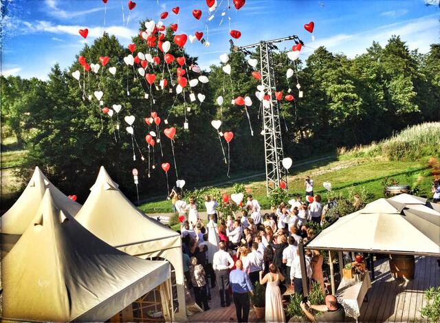 Bis zu 140 Personen können in dieser Hochzeitslocation indoor und outdoor ihre Hochzeit im Raum Karlsruhe feiern