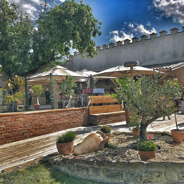 Nur 30 Minuten von Karlsruhe entfernt findet sich die Location Castillo del mar mit toskanischem Garten und perfektem Ambiente