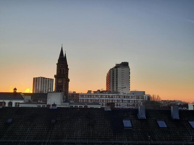 Endlich mal wieder die Sonne am frühen Morgen über Ludwigshafen  | Foto: Kristin Hätterich 