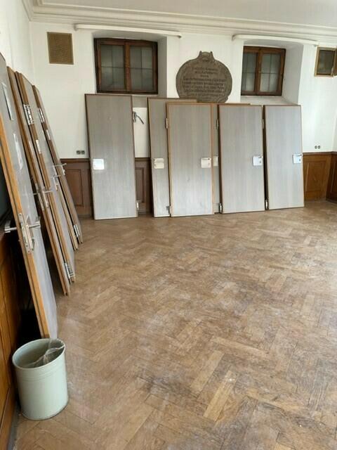 Die neuen Brandschutztüren stehen schon zum Einbau bereit. | Foto: Musikschule Haßloch