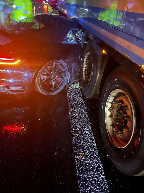 Am heutigen Sonntagabend befuhr ein 30-Jähriger Sportwagenfahrer die A63 in Richtung Mainz, als er aufgrund von Aquaplaning die Kontrolle über sein Fahrzeug verlor | Foto: Polizeiautobahnstation Kaiserslautern